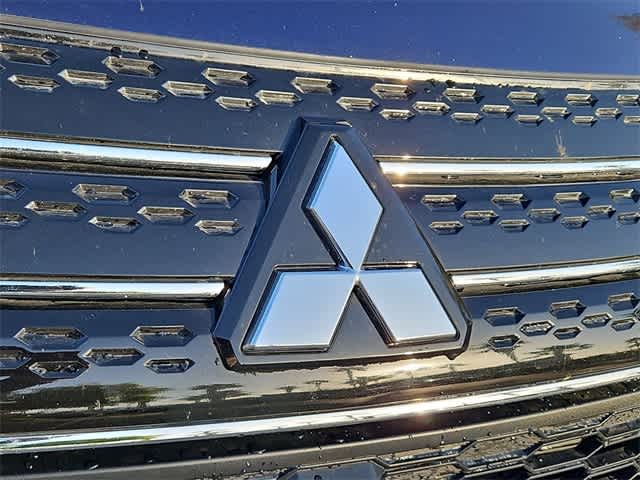 Thumbnail: 2022 Mitsubishi Outlander - 12