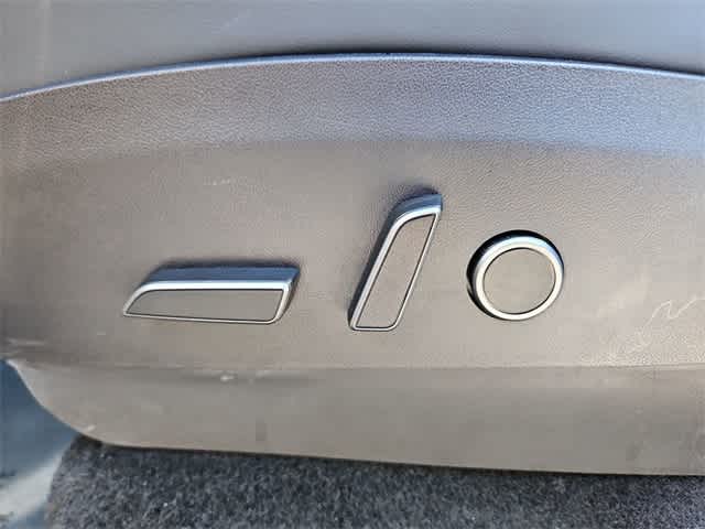 Thumbnail: 2022 Tesla Model Y - 17