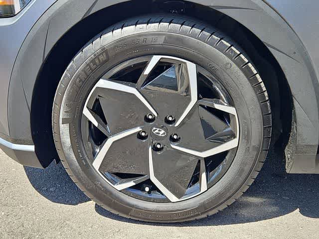 Thumbnail: 2023 Hyundai Ioniq 5 - 13