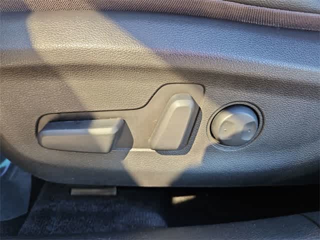 Thumbnail: 2020 Hyundai Elantra - 17