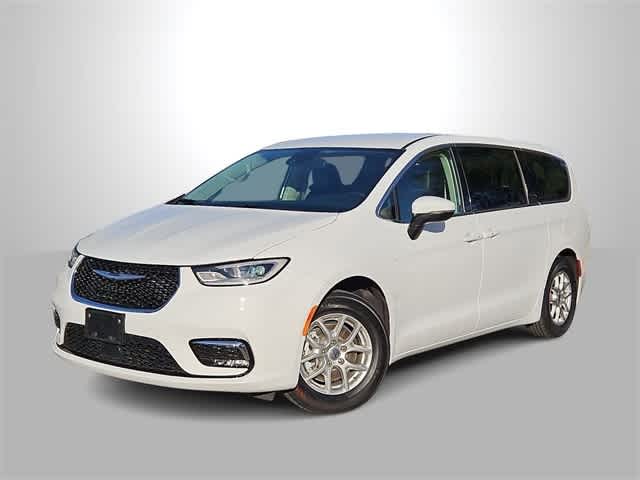2023 Chrysler Pacifica Touring L's photo