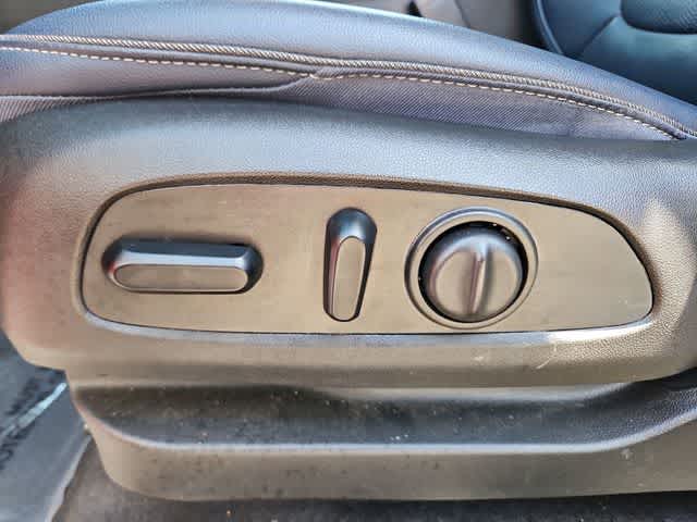 Thumbnail: 2022 Chevrolet Bolt EUV - 17