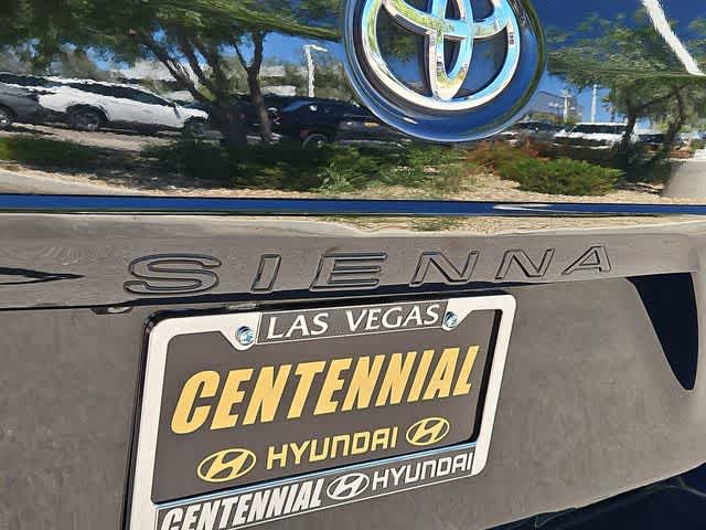 Thumbnail: 2012 Toyota Sienna - 13