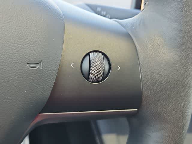 Thumbnail: 2022 Tesla Model Y - 25