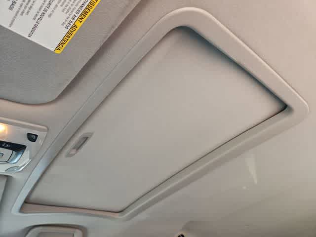 Thumbnail: 2012 Toyota Sienna - 20