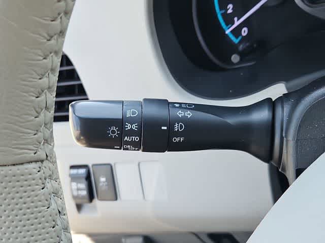 Thumbnail: 2012 Toyota Sienna - 28