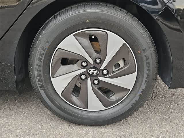 Thumbnail: 2019 Hyundai Ioniq - 13