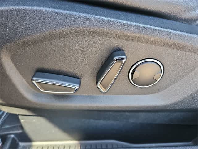 Thumbnail: 2016 Ford Edge - 17