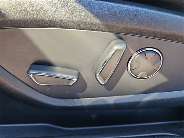 Thumbnail: 2019 Lincoln MKC - 17