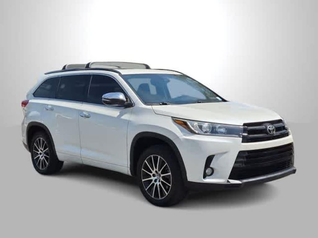 Used 2017 Toyota Highlander SE V6 SUV