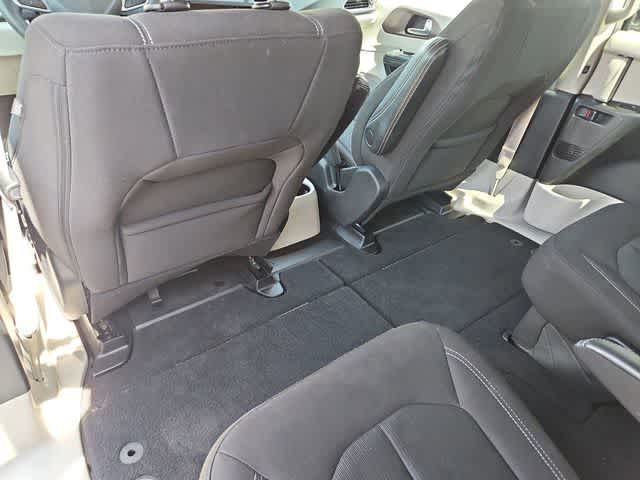 Thumbnail: 2023 Chrysler Voyager - 18