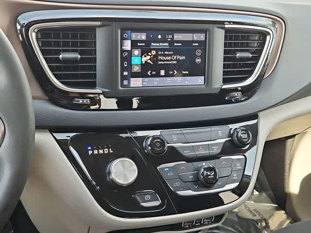 Thumbnail: 2023 Chrysler Voyager - 27