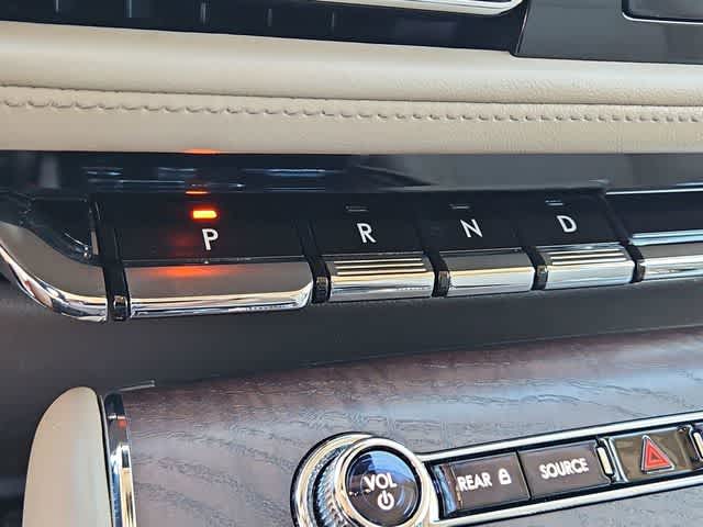 Thumbnail: 2020 Lincoln Aviator - 33