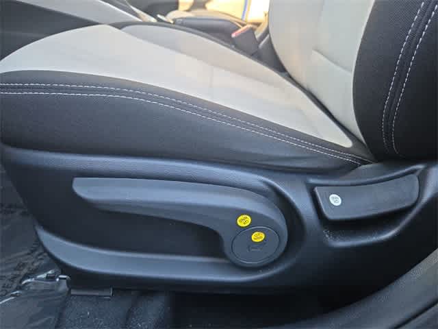 Thumbnail: 2023 Hyundai Venue - 17