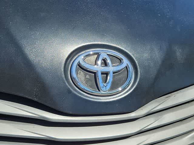 Thumbnail: 2012 Toyota Sienna - 12