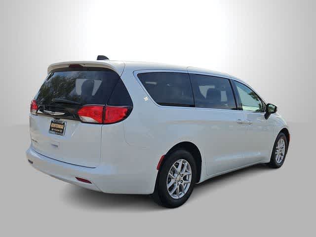 Thumbnail: 2023 Chrysler Voyager - 8
