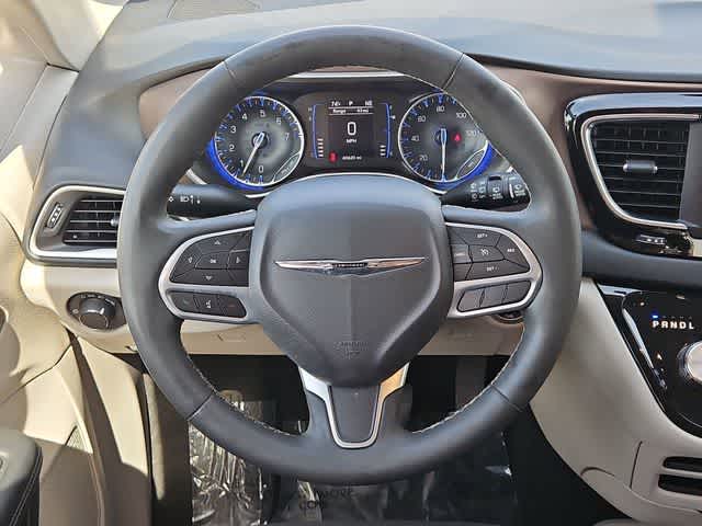 Thumbnail: 2023 Chrysler Voyager - 22