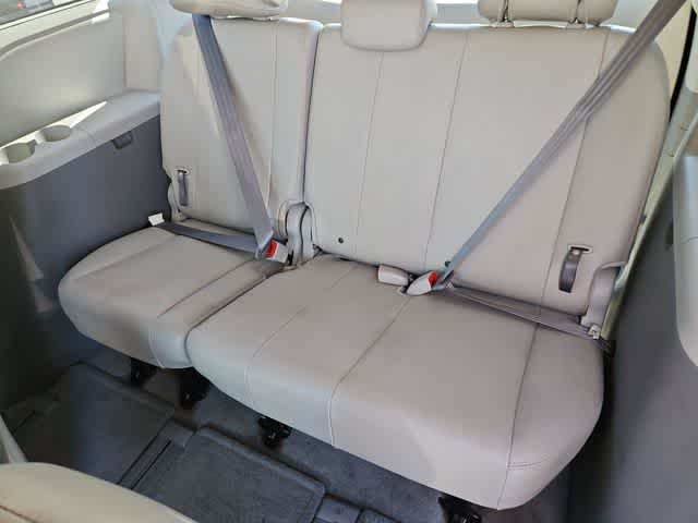 Thumbnail: 2012 Toyota Sienna - 37