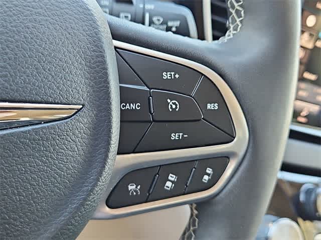 Thumbnail: 2023 Chrysler Pacifica - 25