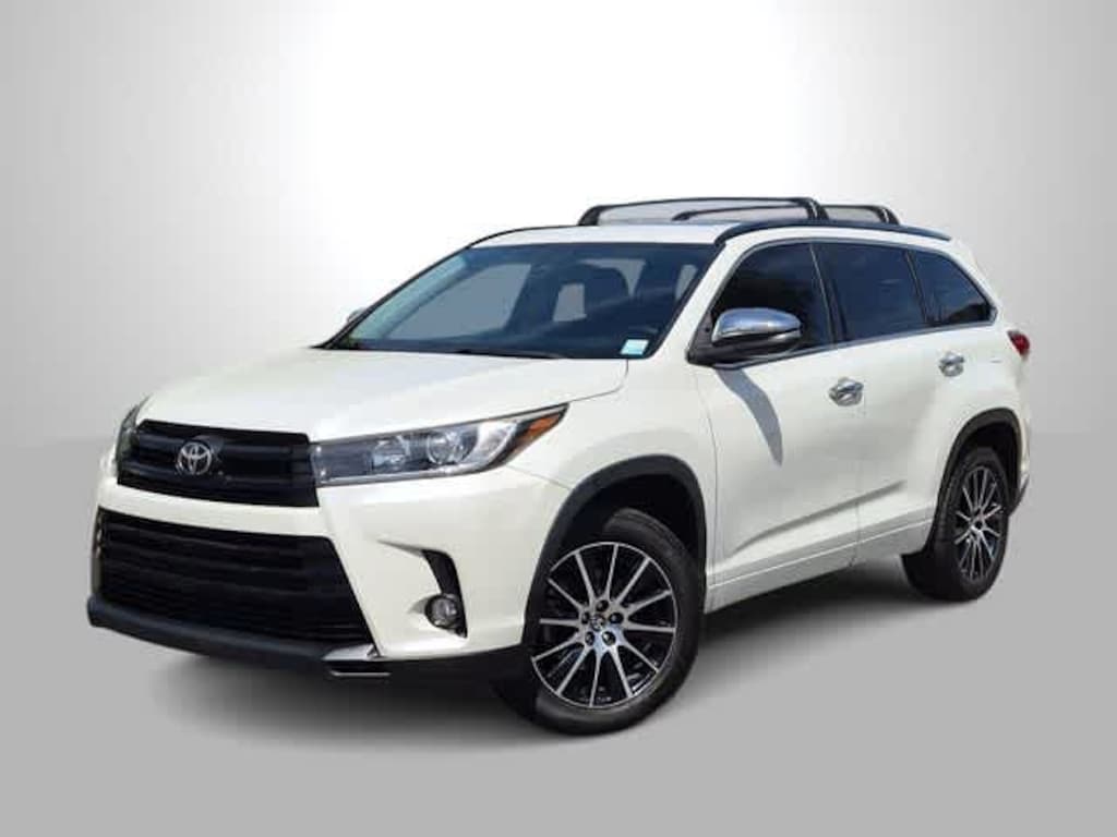 Used 2017 Toyota Highlander SE V6 SUV