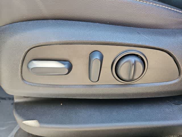 Thumbnail: 2023 GMC Acadia - 18