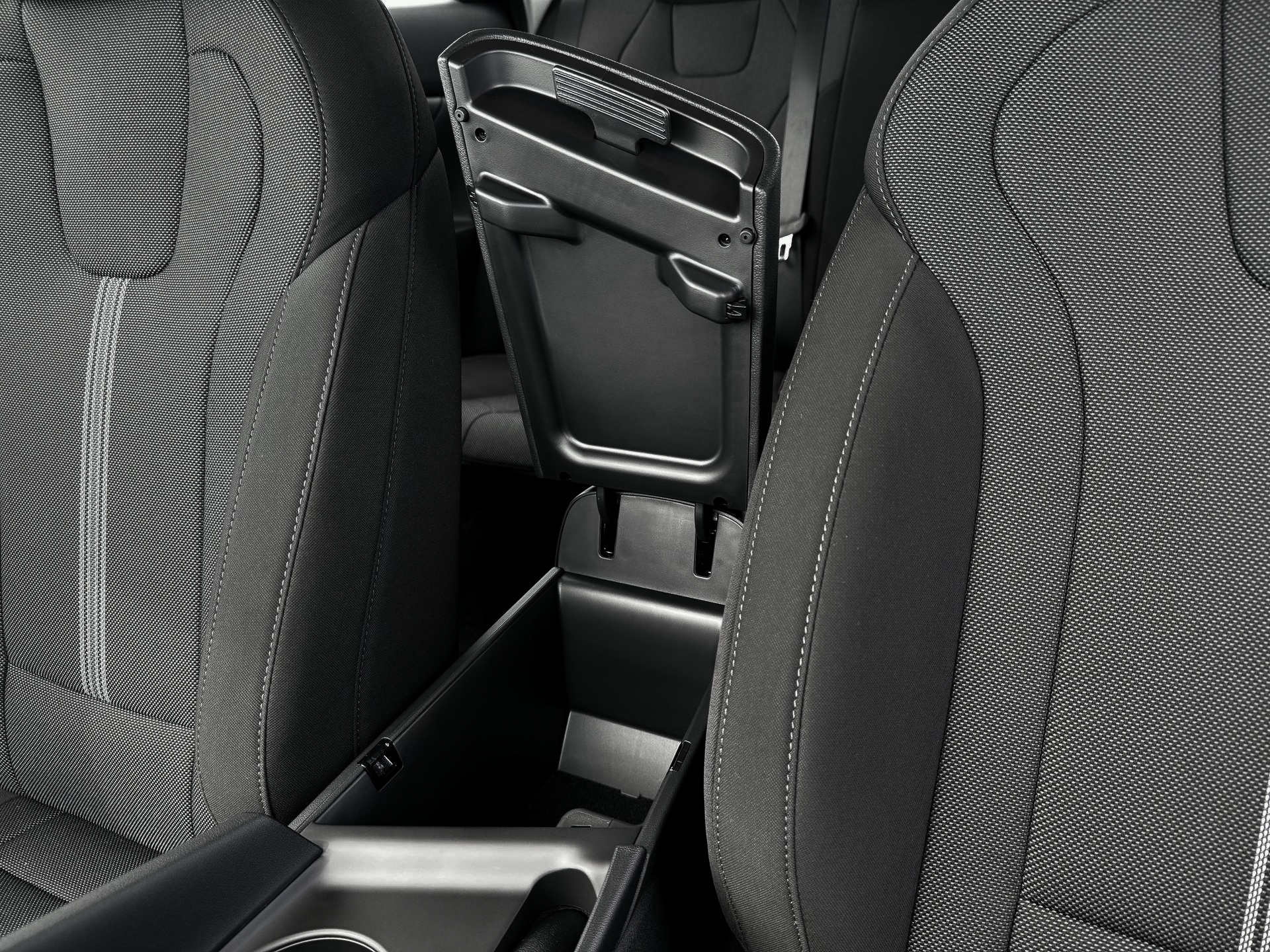 Thumbnail: 2025 Hyundai Elantra - 18