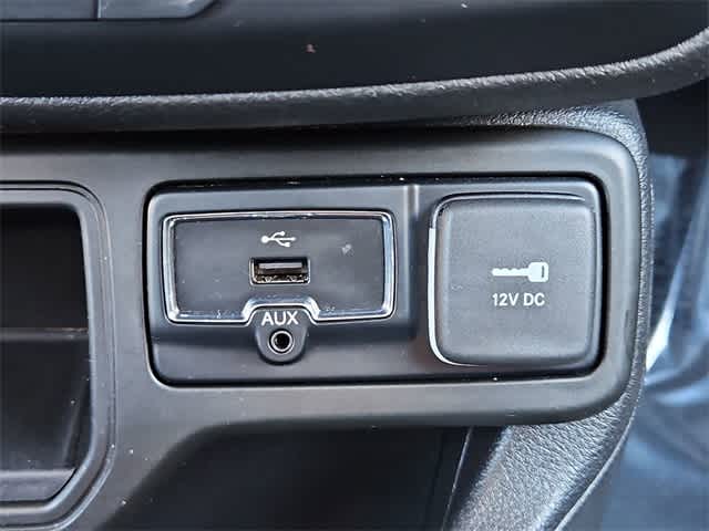 Thumbnail: 2018 Jeep Renegade - 29