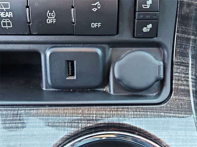 Thumbnail: 2017 GMC Acadia - 31