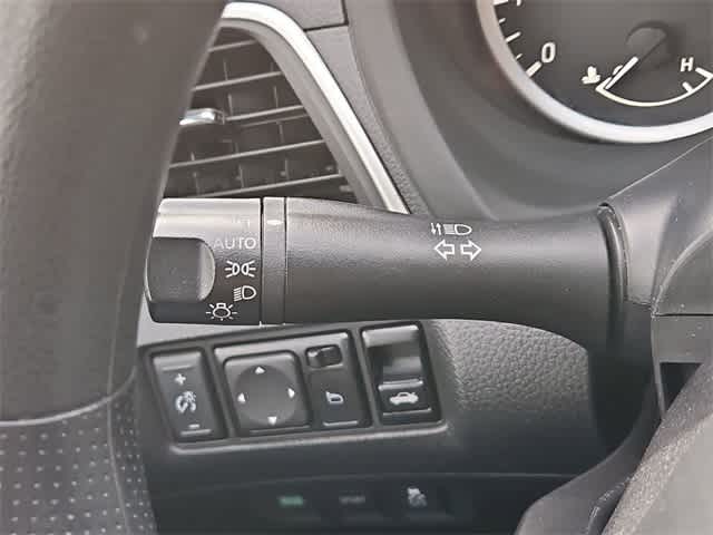 Thumbnail: 2018 Nissan Sentra - 25