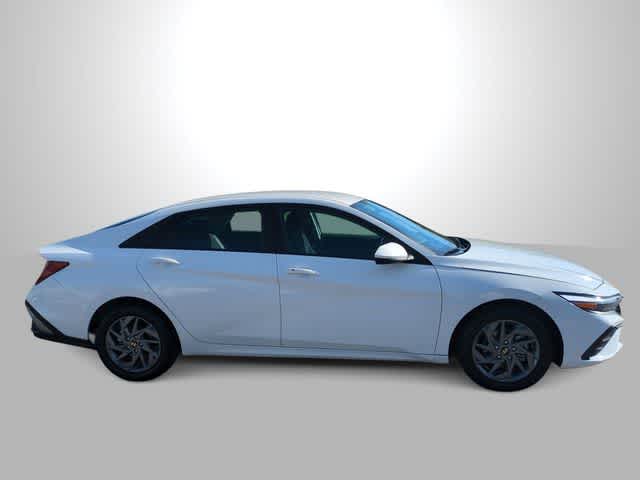 Thumbnail: 2024 Hyundai Elantra - 9