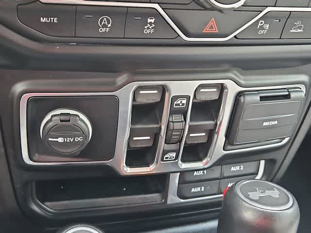 Thumbnail: 2022 Jeep Wrangler - 30