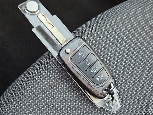 Thumbnail: 2021 Hyundai Accent - 32