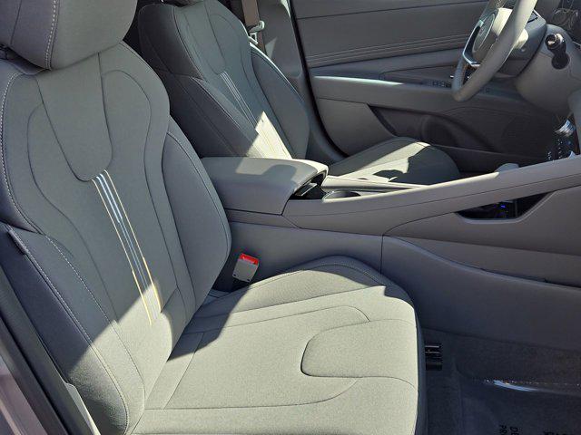 Thumbnail: 2025 Hyundai Elantra - 17