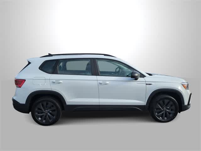 Thumbnail: 2022 Volkswagen Taos - 9