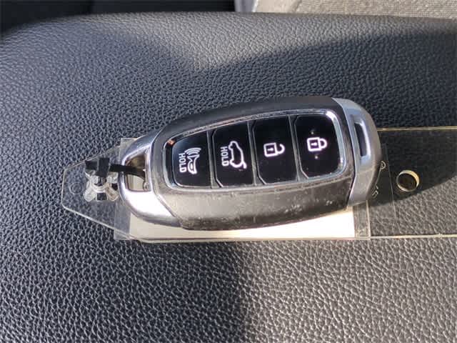 Thumbnail: 2020 Hyundai Veloster - 32