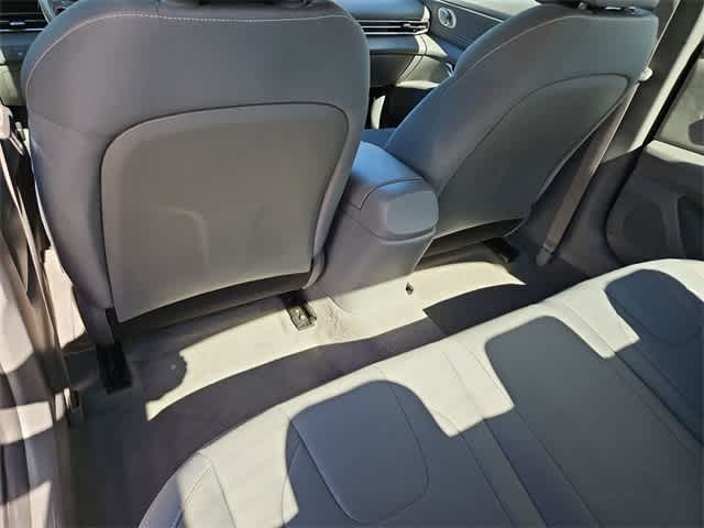 Thumbnail: 2022 Hyundai Elantra - 17