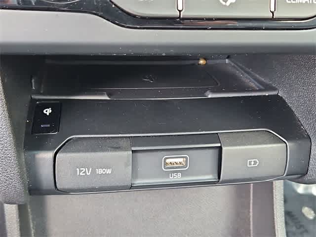 Thumbnail: 2022 Kia Niro - 32