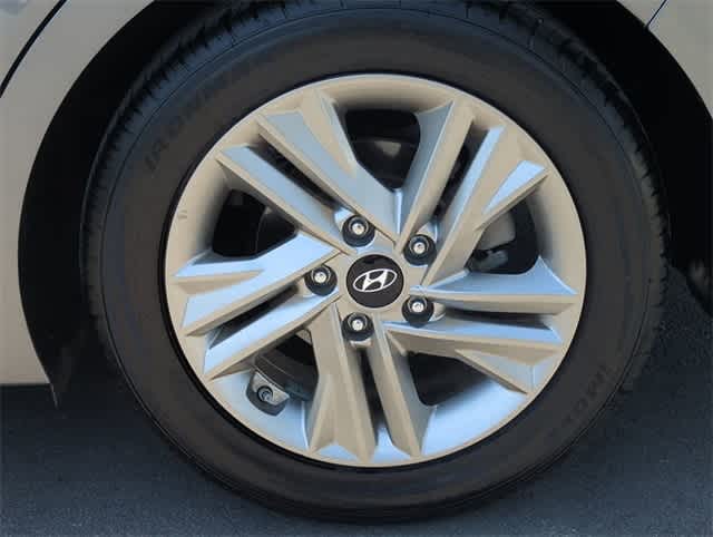 Thumbnail: 2019 Hyundai Elantra - 13