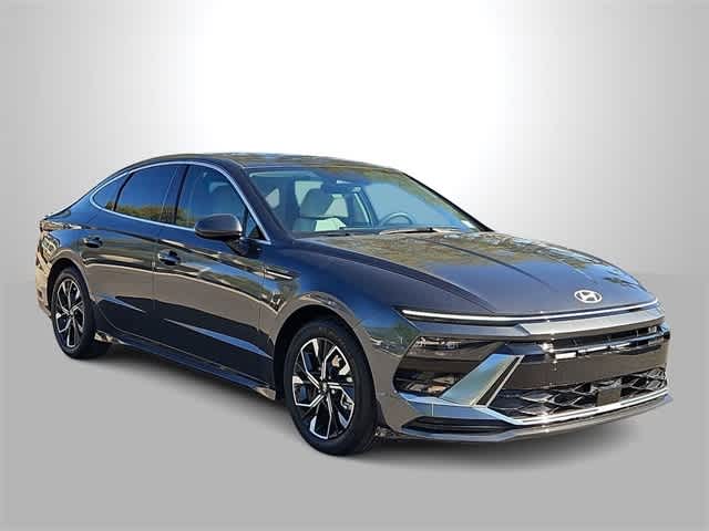 2025 Hyundai Sonata SEL photo 2