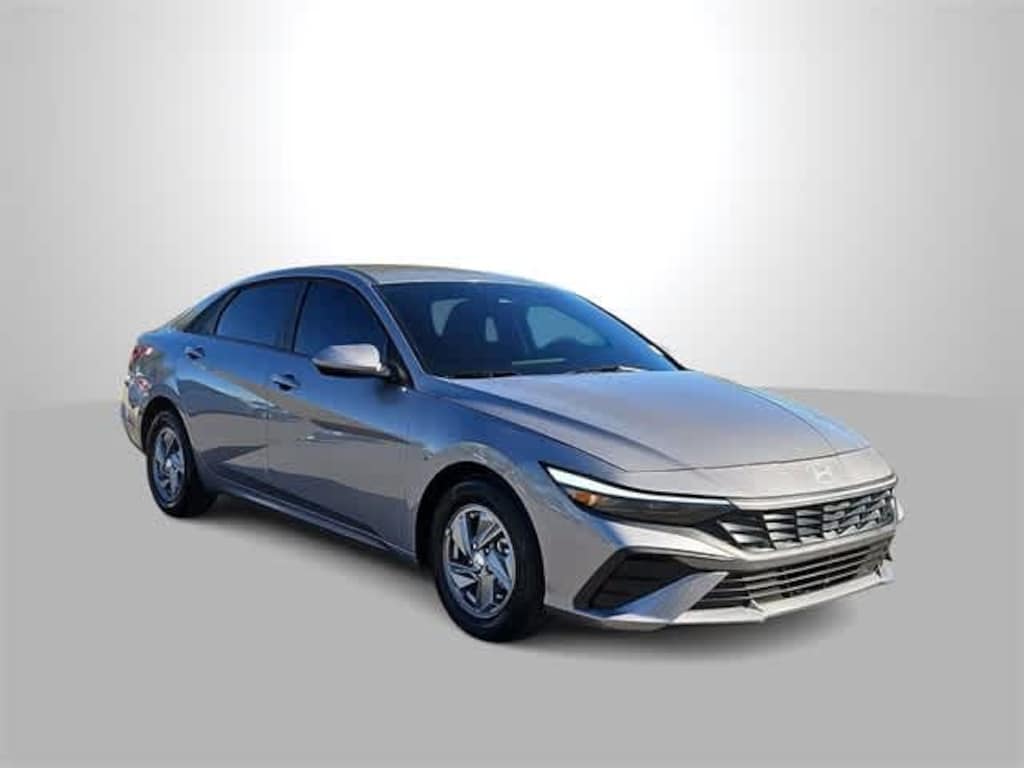 Certified 2025 Hyundai Elantra SE Sedan