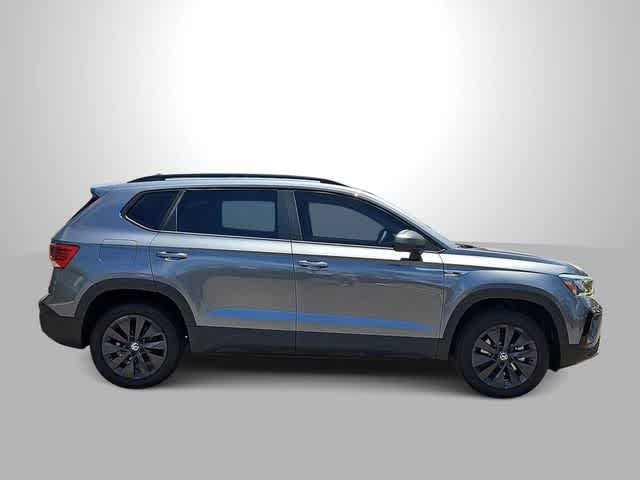 Thumbnail: 2022 Volkswagen Taos - 9