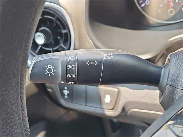 Thumbnail: 2022 Kia Forte - 24