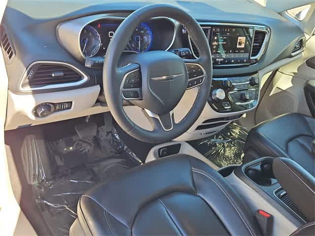 Thumbnail: 2023 Chrysler Pacifica - 10