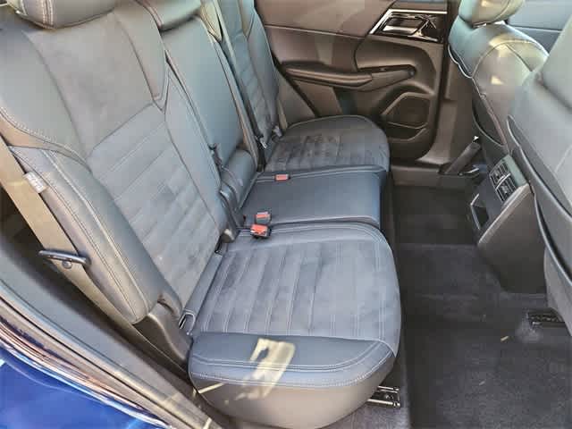 Thumbnail: 2022 Mitsubishi Outlander - 21