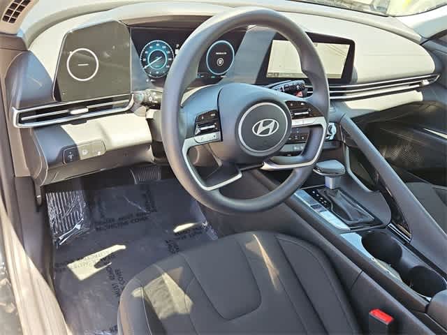Thumbnail: 2024 Hyundai Elantra - 10