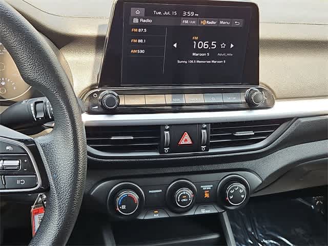 Thumbnail: 2022 Kia Forte - 25