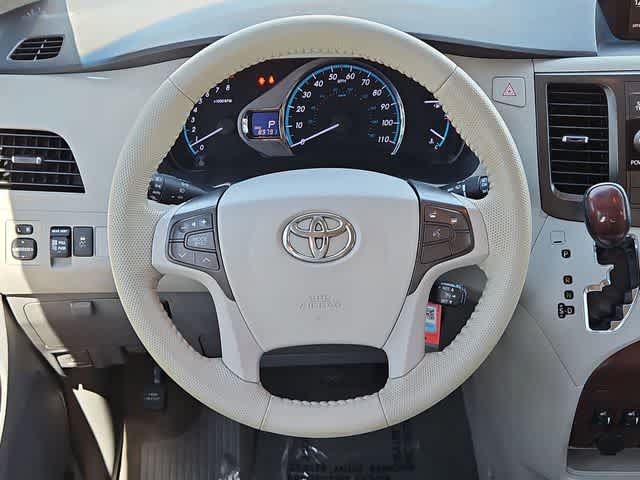 Thumbnail: 2012 Toyota Sienna - 24