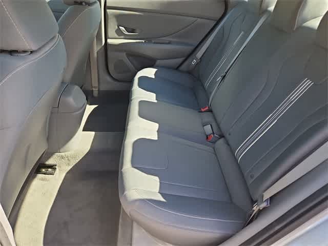 Thumbnail: 2022 Hyundai Elantra - 18