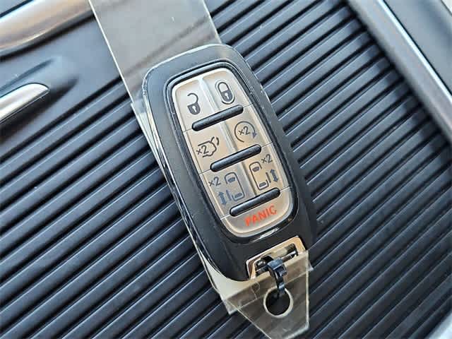 Thumbnail: 2023 Chrysler Pacifica - 34