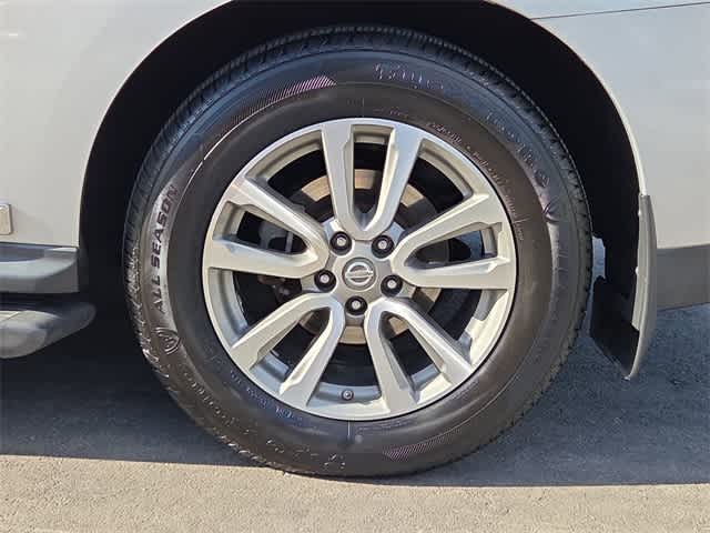 Thumbnail: 2013 Nissan Pathfinder - 14